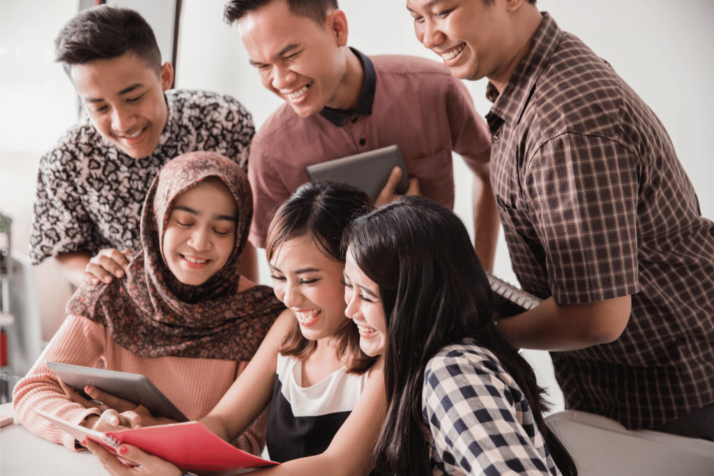 Image of a group of people learning happily.