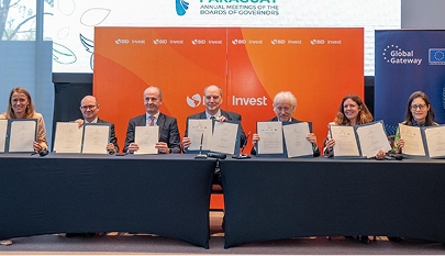 GCF Regional Director for Latin America & Caribbean, Kristin Lang (right) at the signing ceremony with project partners.
